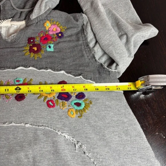 Sister Mary Grey Floral Embroidered Raw Hem Hoodie Sweatshirt Sz Medium Boho - Picture 6 of 8